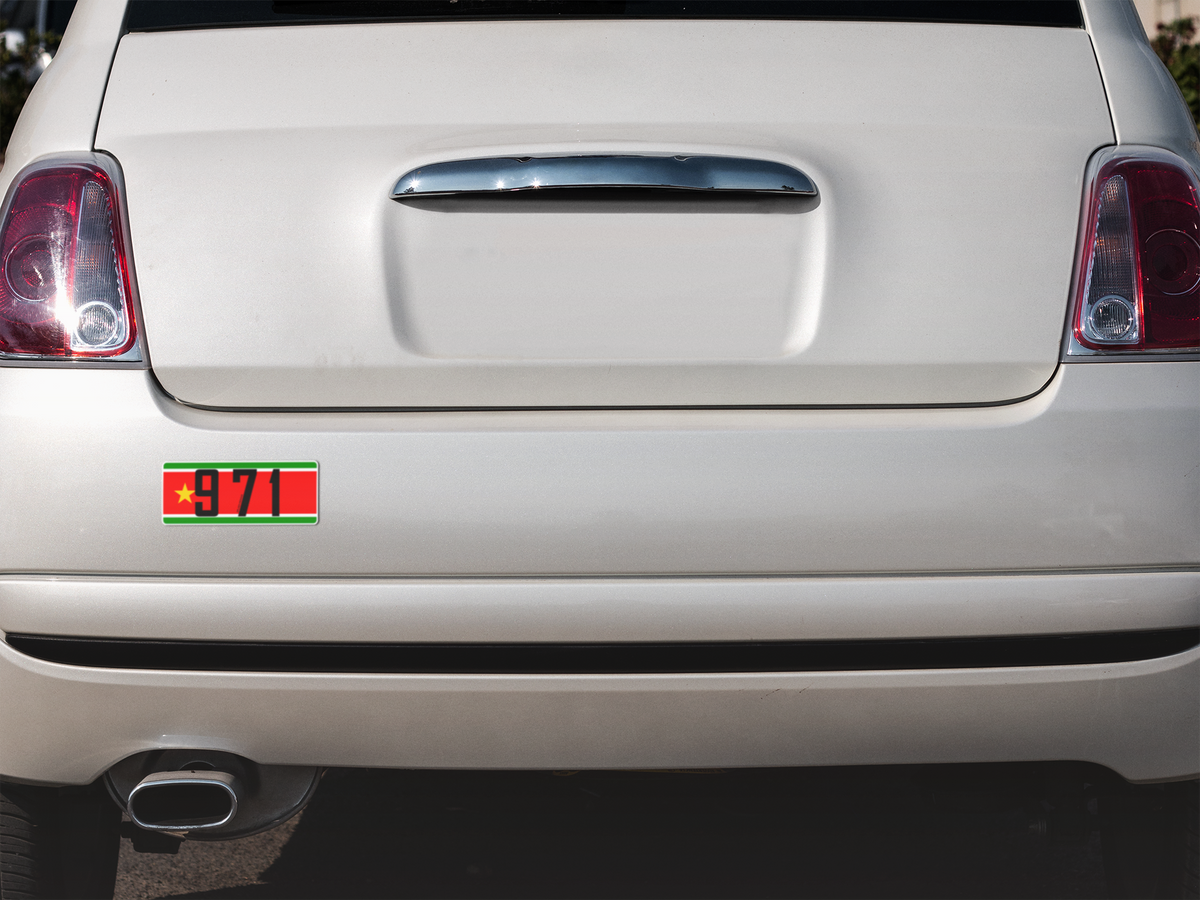 Autocollant code postal "971" de Prodigi, drapeau régional, appliqué sur le pare-chocs arrière d'une voiture.