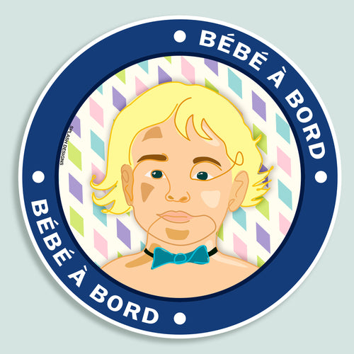 Autocollant "Bébé à bord" Prodigi avec texte "Adrien" en bleu, illustration de bébé, pour voiture ou surface plane.