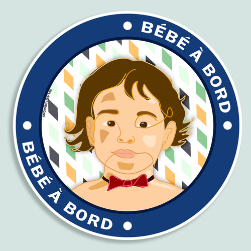 Autocollant bébé à bord "Léo" de Prodigi, sticker bleu avec bébé illustré pour voiture ou surface plane.