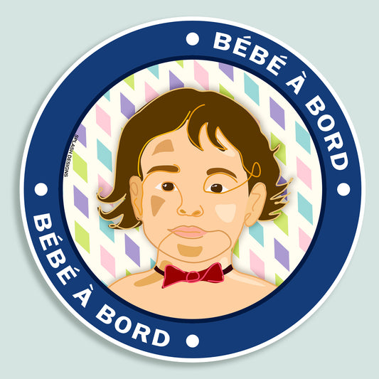 Autocollant bébé à bord "Léo" de Prodigi, sticker bleu avec un bébé illustré pour voiture ou surfaces.