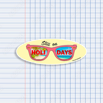 Autocollant pour lunettes "Still on Holidays" de Prodigi, design bleu avec motif de lunettes, idéal pour personnaliser vos accessoires.