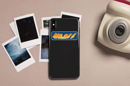 Autocollant "Wesh!" de Prodigi, sticker pour téléphone avec design coloré, entouré de polaroids, illustration moderne et tendance.